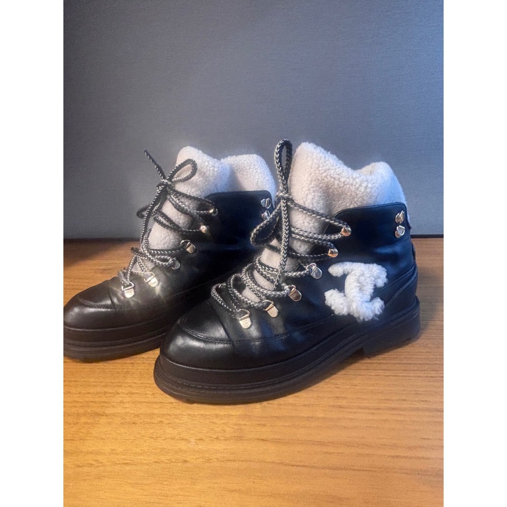 Chanel Sherpa Boots Size 40 - Picture 2 of 9